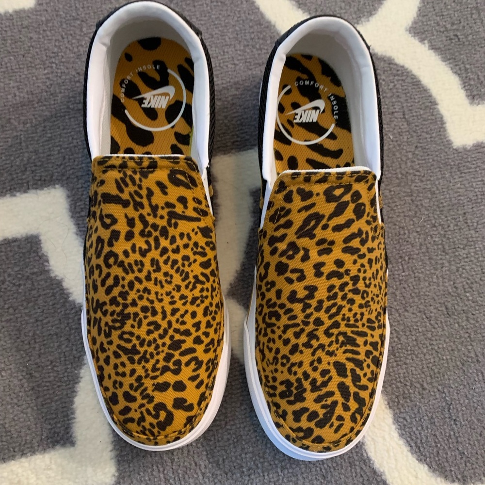 Nike Women’s Court Legacy Slip-on Sneakers NWT